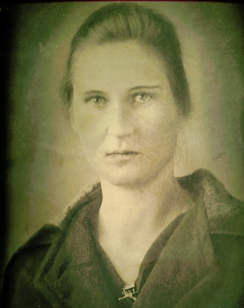 Photo of Grandma at 18 years of age.